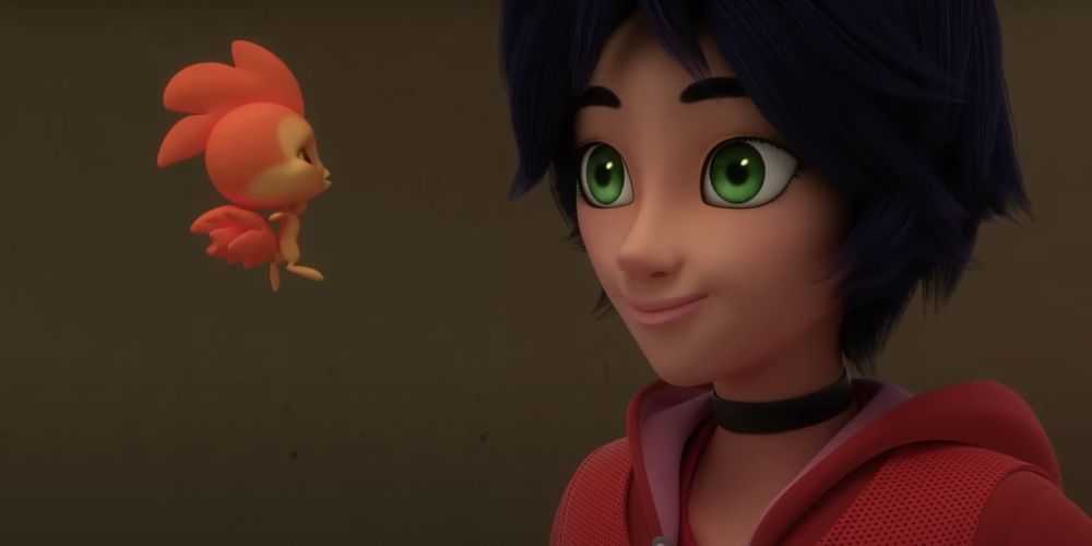 Marc betrachtet den Hahn Miraculous aus Miraculous Ladybug