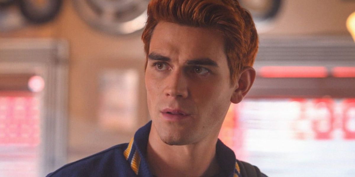 Riverdale'den KJ Apa, Hayranlarının Archie Andrews olmadığını Unuttuğunu Söyledi
