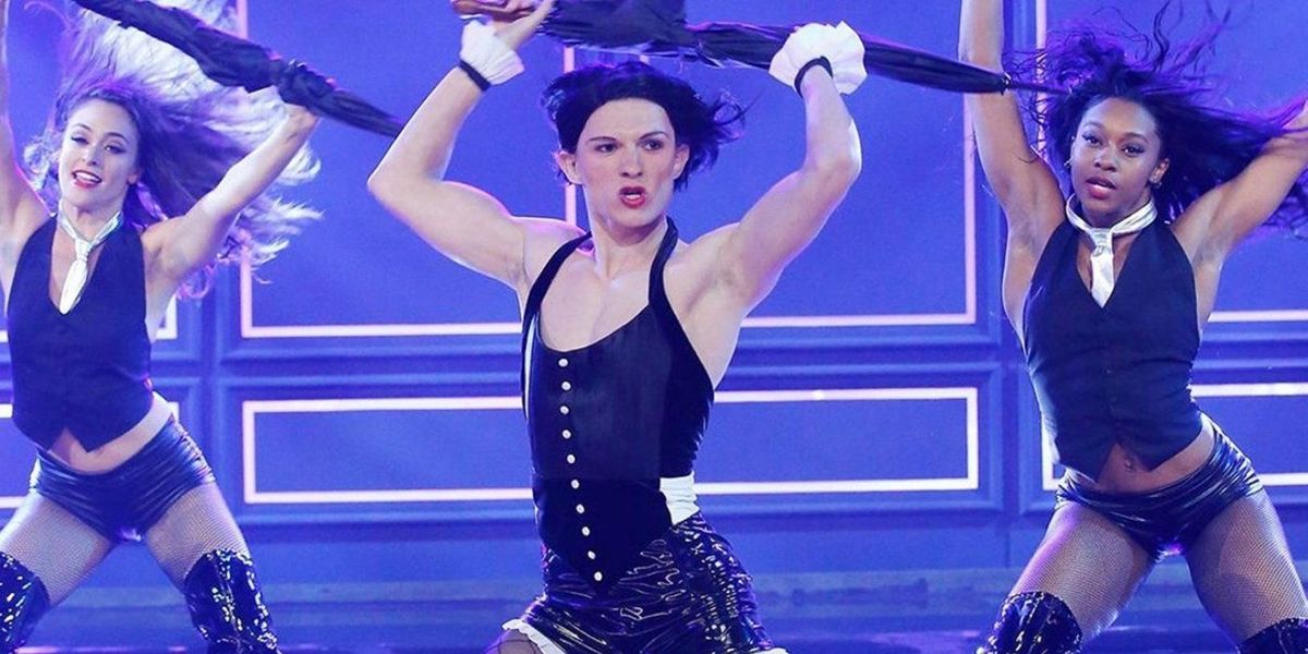 Tom Holland'ın Destansı Şemsiye Dansı Dehşete Düşmüş Dudak Senkronizasyonu Savaşının Koreografları